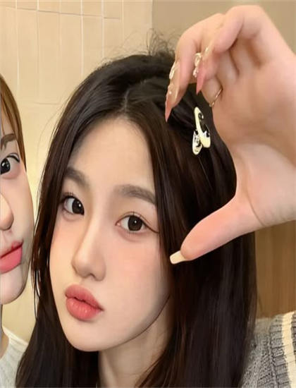 《老友记 第十季》创作全记录：拍摄过程中的艰辛与突破 揭示艺术创作的艰辛与快乐